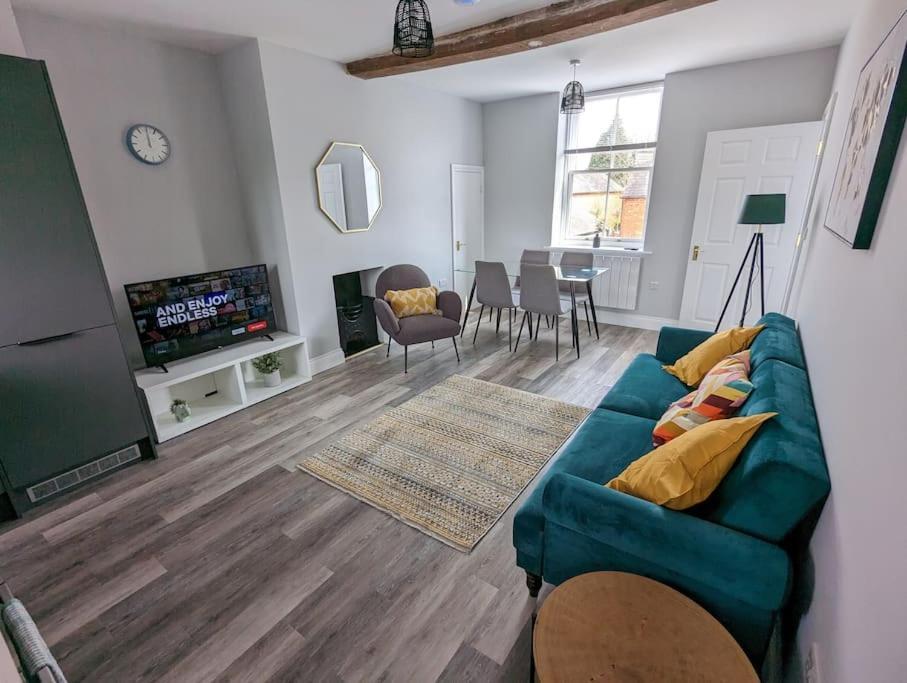 31 High Street - Modern & Stylish 2-Bed Apartment - Inc Parking Husbands Bosworth エクステリア 写真