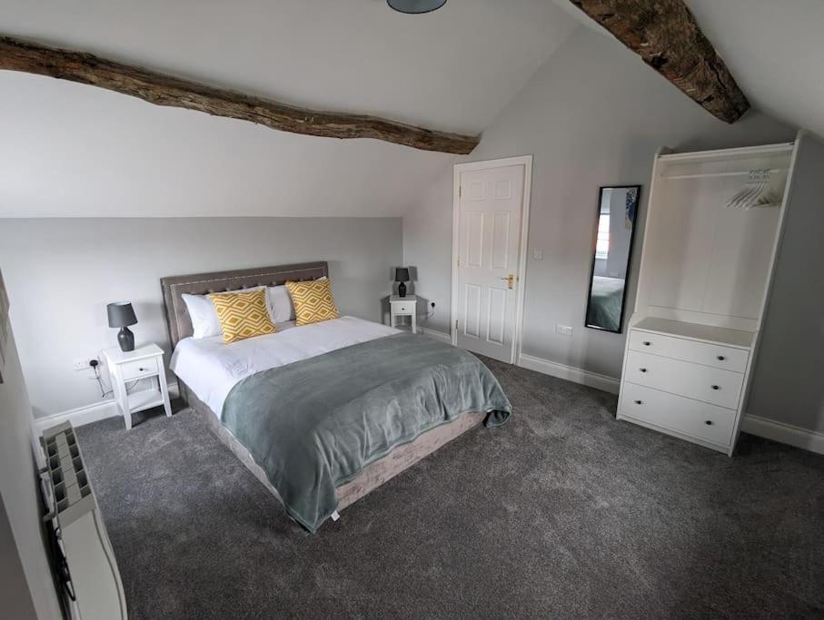 31 High Street - Modern & Stylish 2-Bed Apartment - Inc Parking Husbands Bosworth エクステリア 写真