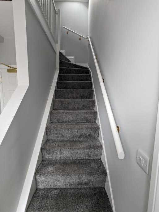31 High Street - Modern & Stylish 2-Bed Apartment - Inc Parking Husbands Bosworth エクステリア 写真