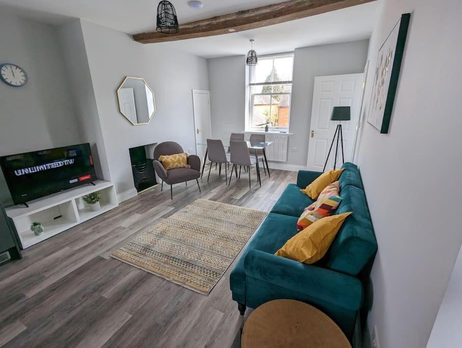 31 High Street - Modern & Stylish 2-Bed Apartment - Inc Parking Husbands Bosworth エクステリア 写真