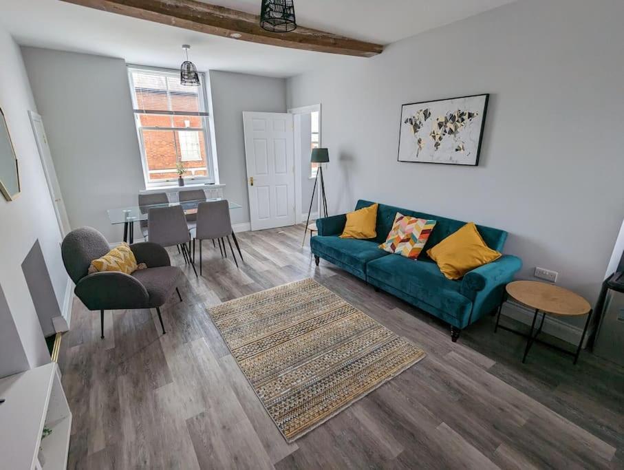 31 High Street - Modern & Stylish 2-Bed Apartment - Inc Parking Husbands Bosworth エクステリア 写真